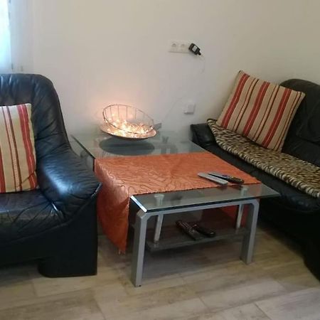 Toll Apartment Mit Privatem Eingang Free Parking Slbst Check-In Netflix 30 Zone Ruhig Duisburg Exterior foto