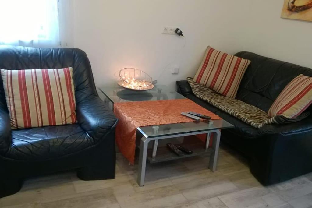 Toll Apartment Mit Privatem Eingang Free Parking Slbst Check-In Netflix 30 Zone Ruhig Duisburg Exterior foto