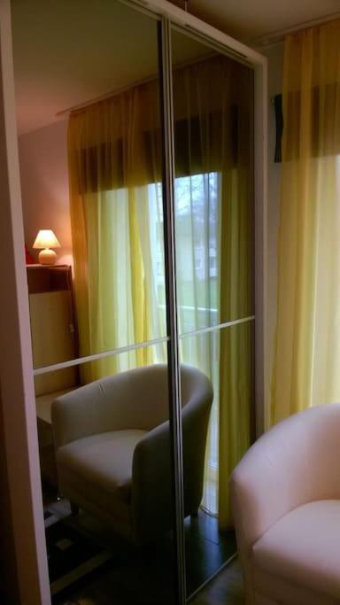 Toll Apartment Mit Privatem Eingang Free Parking Slbst Check-In Netflix 30 Zone Ruhig Duisburg Exterior foto
