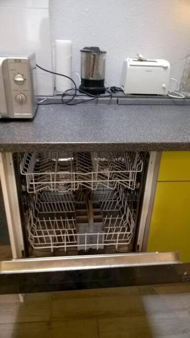 Toll Apartment Mit Privatem Eingang Free Parking Slbst Check-In Netflix 30 Zone Ruhig Duisburg Exterior foto