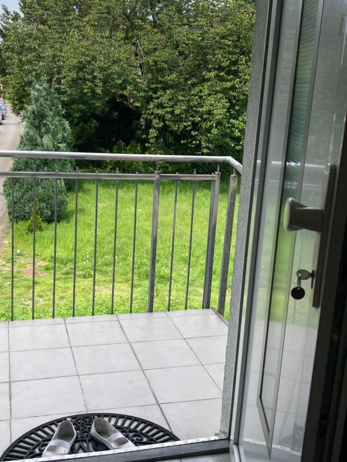 Toll Apartment Mit Privatem Eingang Free Parking Slbst Check-In Netflix 30 Zone Ruhig Duisburg Exterior foto